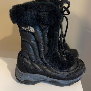 Black north face kids boot size 11